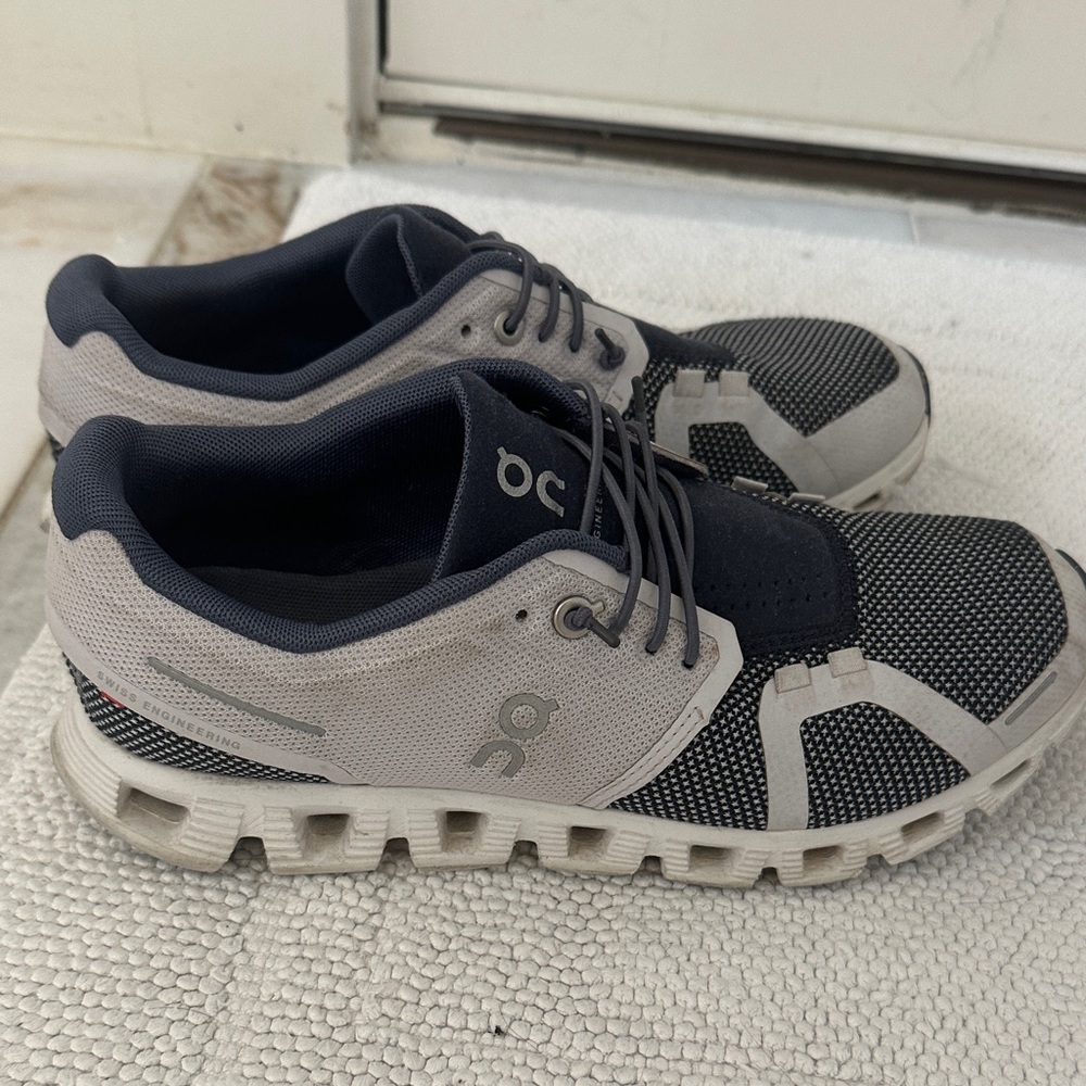 On Running women's Black and White Athletic Shoes